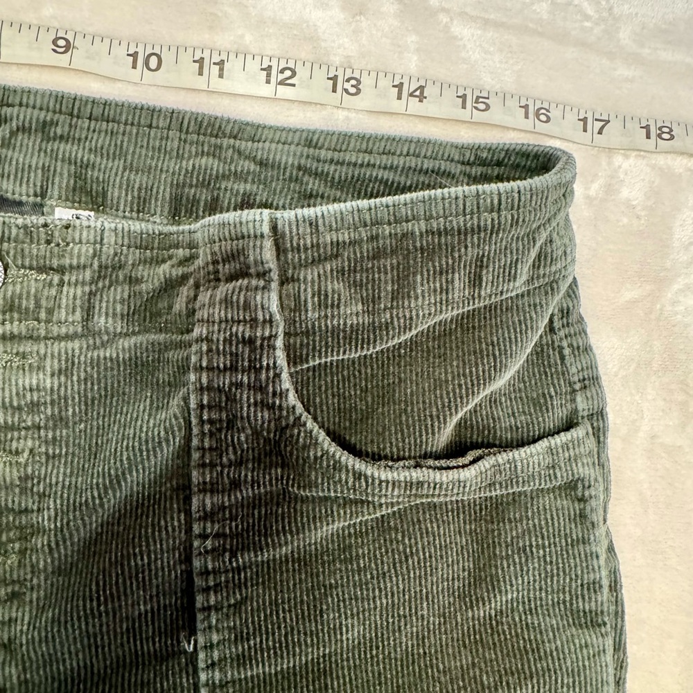 Kut From The Kloth Paola Exposed Ankle Slim Straight Leg Corduroy Pants in Green - Picture 8 of 10